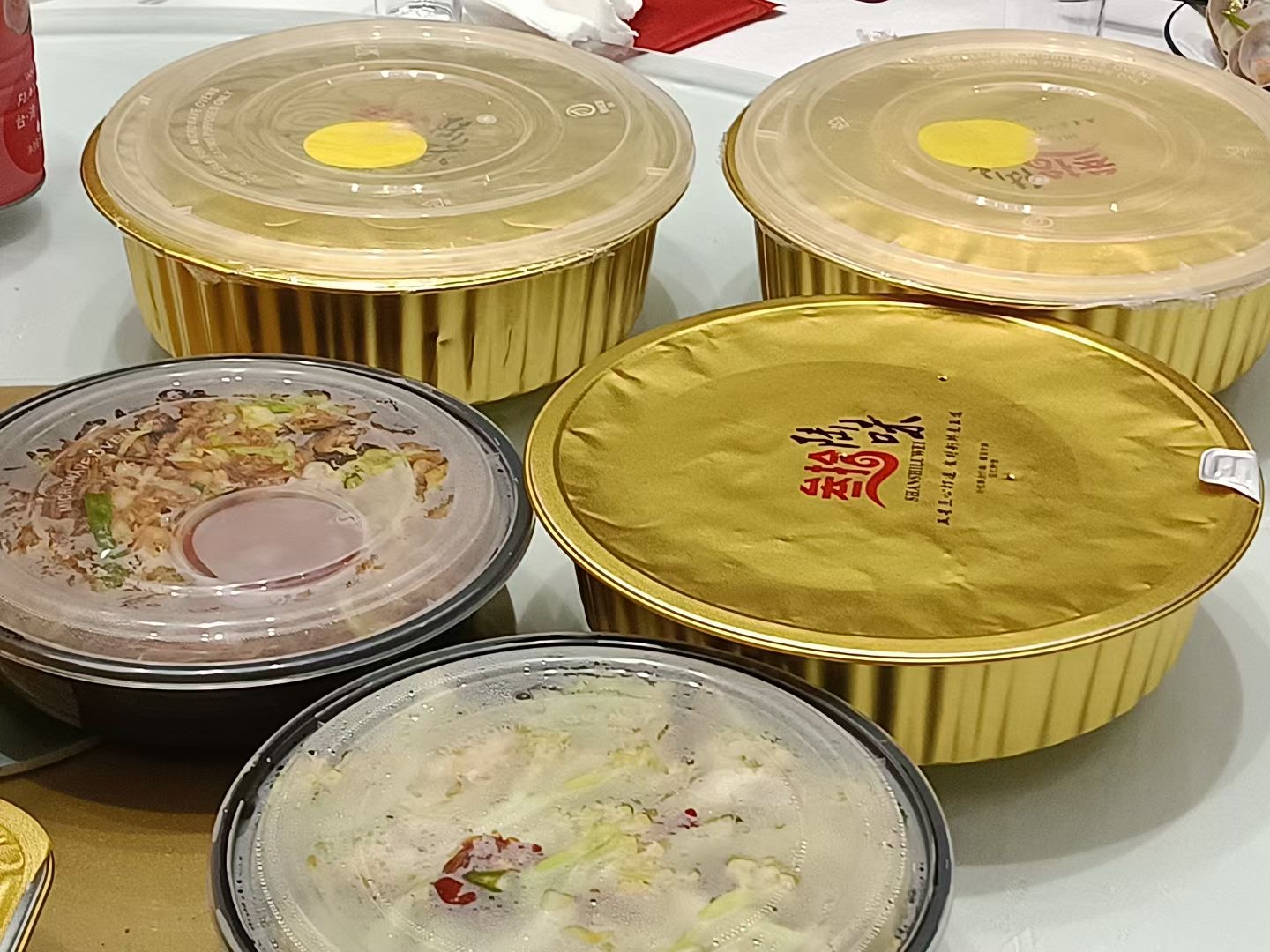 在厦门，8个朋友一桌外卖人均60不到，朋友夸我会持家