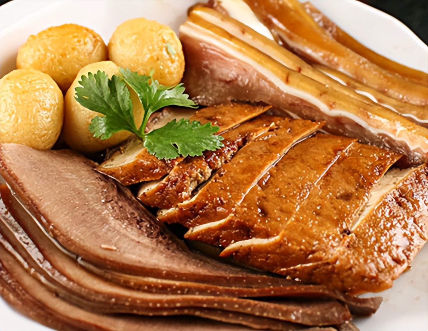 女子自曝结婚10年仍习惯住娘家，看到桌上的菜，网友：换我也一样