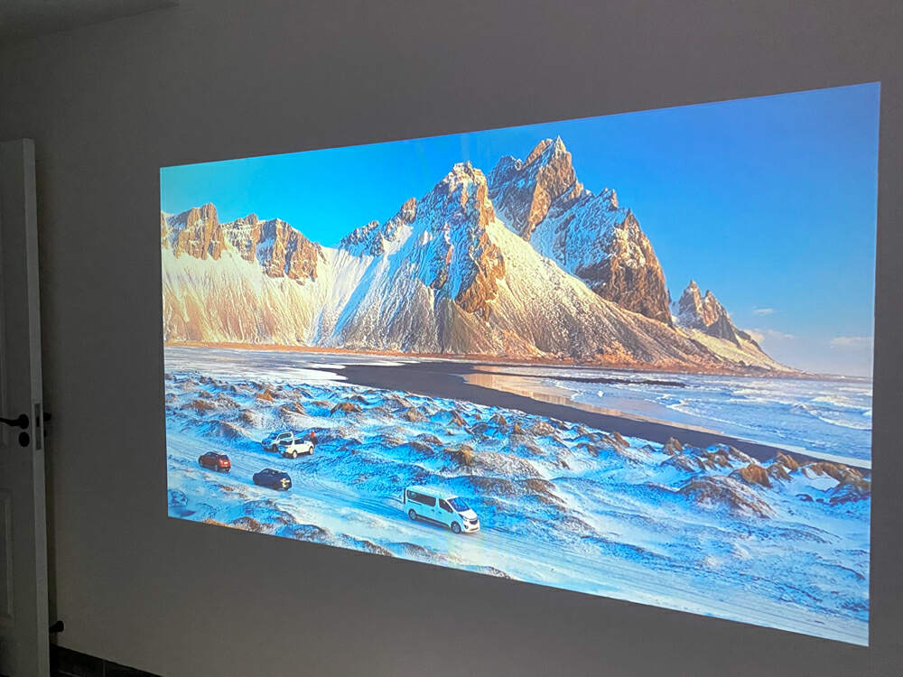 aoc智能投影仪a1max真实亮度测评,aoca1真实亮度