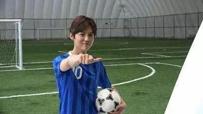 鹿晗带关晓彤看足球比赛,王思聪谈关晓彤跟鹿晗