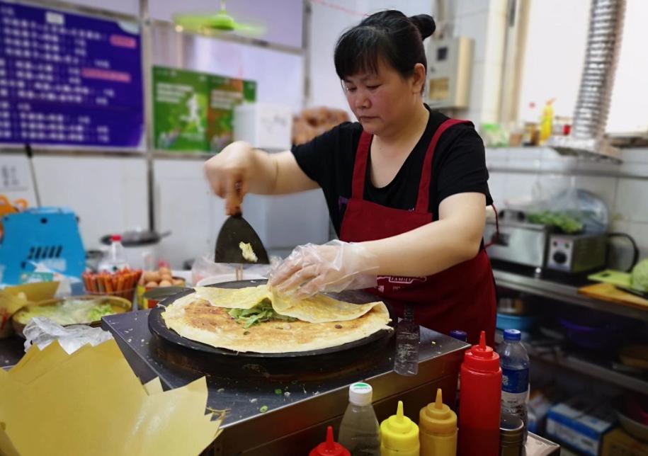 适合新手成本低的街边小吃,街边小吃利润最高最火爆的