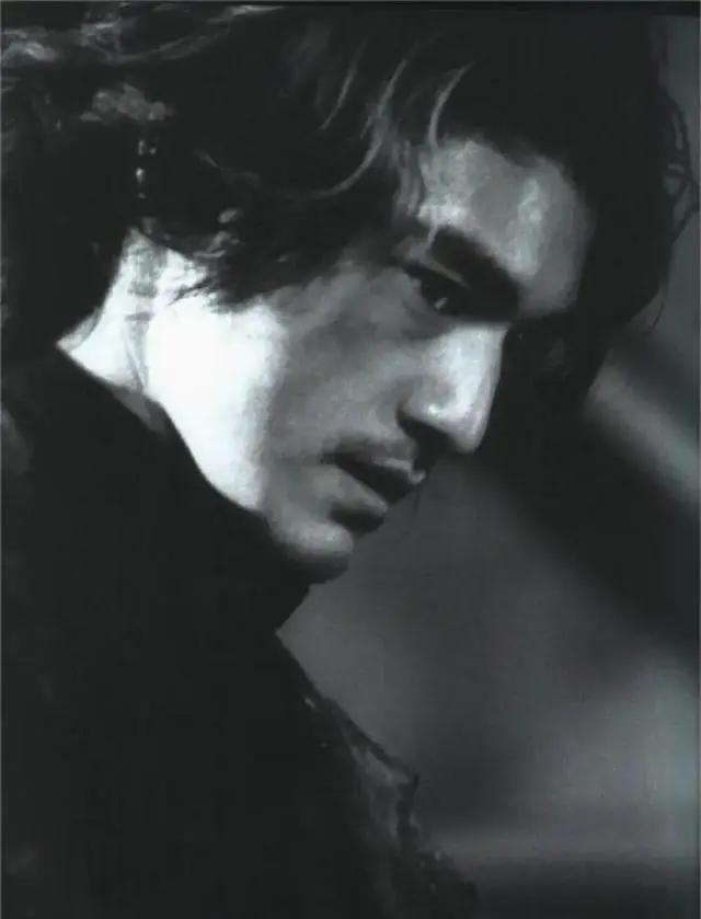 不演戏回归舞台,娱乐圈难得一见的金城武