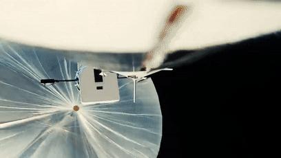 鸡蛋从100米高空落下怎样,鸡蛋怎样从高空中掉下来不碎