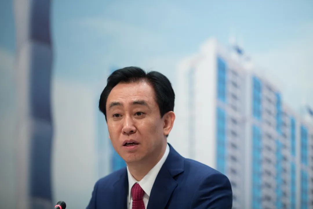 许家印开会抓销售；雷军：小米集团对泄密事件零容忍|商业参考