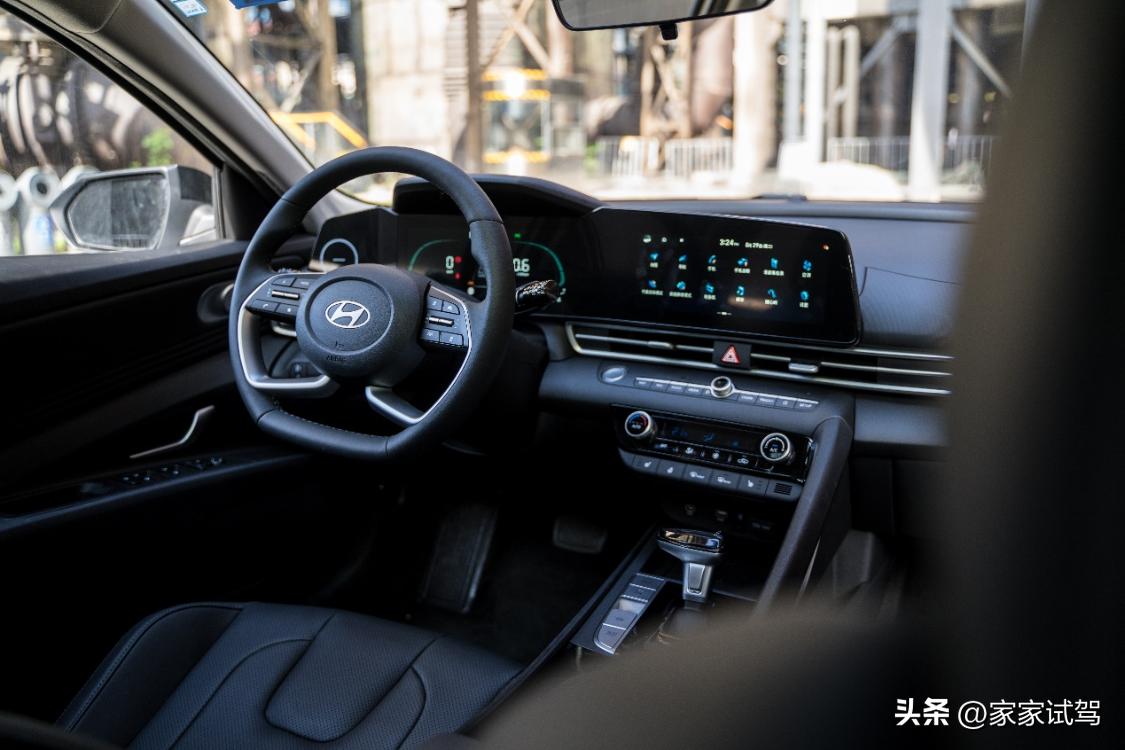 北京现代伊兰特1.5l精英版内饰,新伊兰特内饰改装