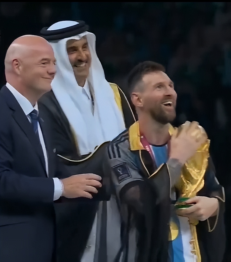 时隔36年阿根廷队再次夺冠，老将梅西终成“球王”，圆梦2022