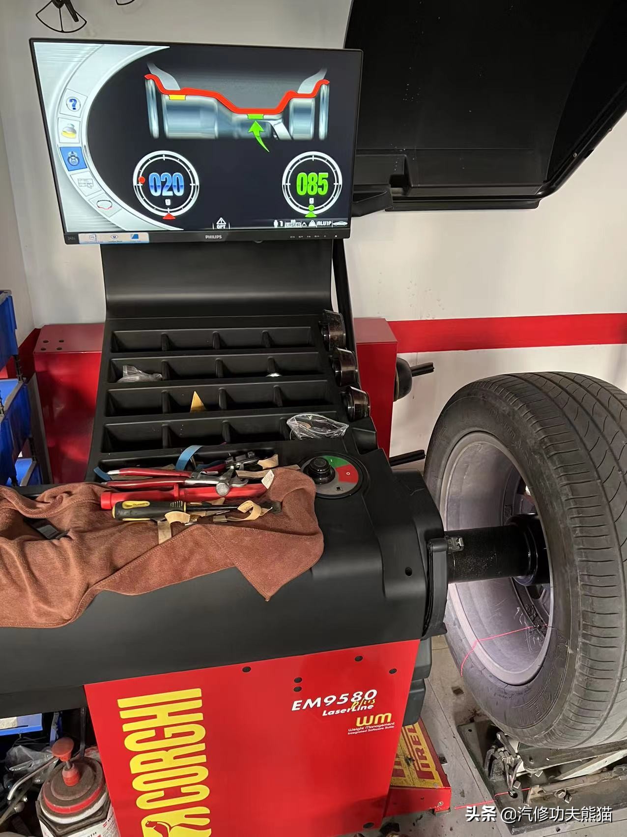 严谨的德国工人钣金修复,严谨的德国师傅修复事故车