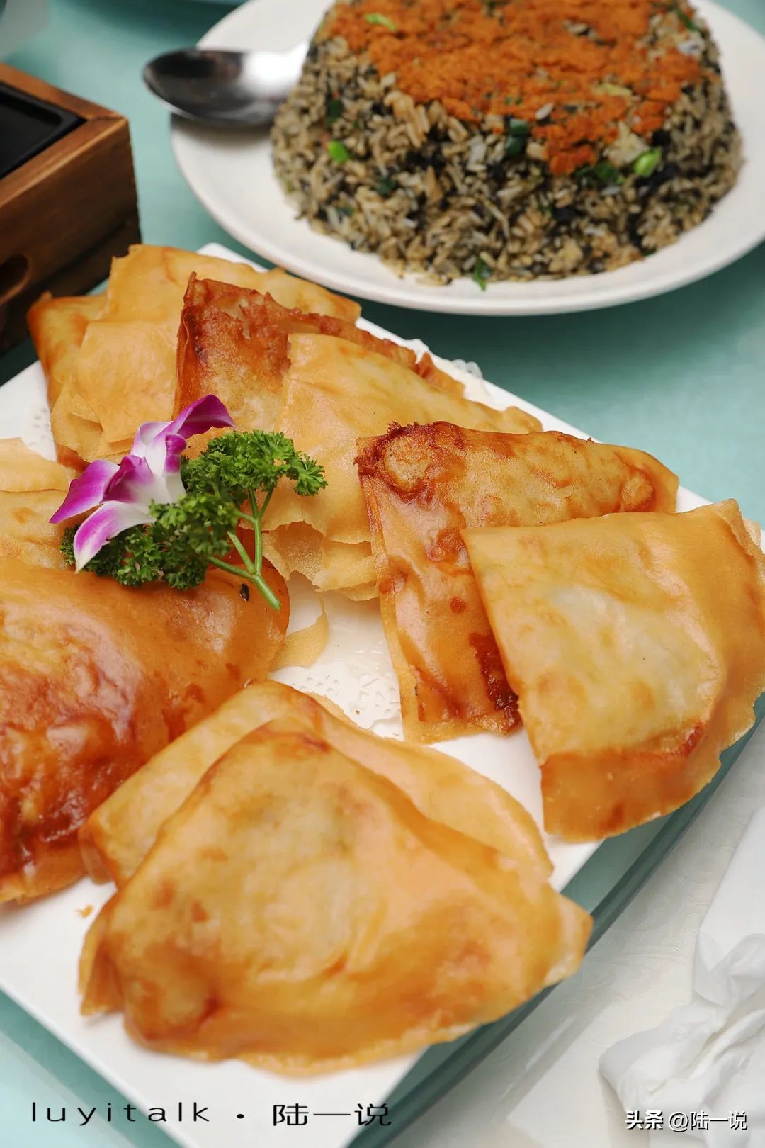 岛外农民别墅吃海鲜，龙虾、螃蟹、鲍鱼、鱼翅，1800元，吃到扶墙