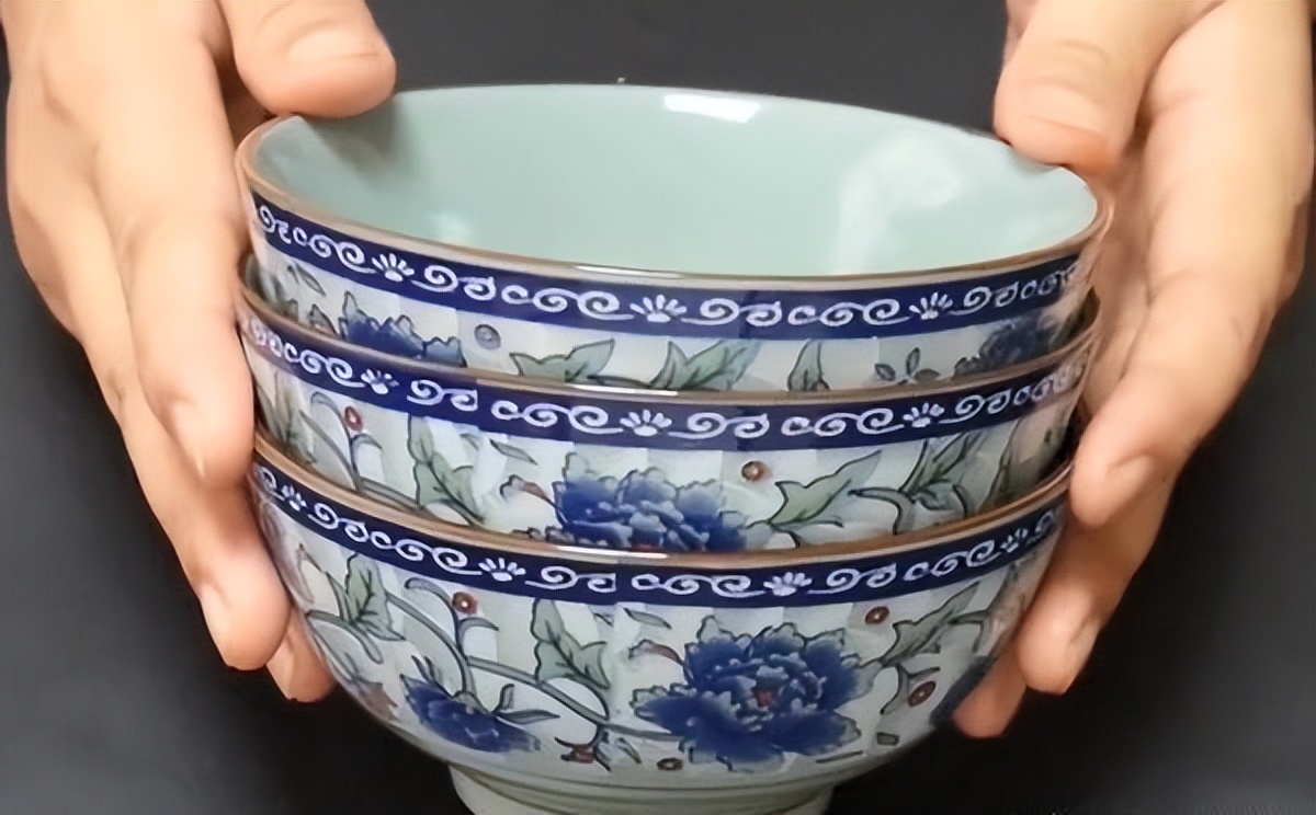 奉劝大家：不要给家人用这3种饭碗！真的不好用，还不安全