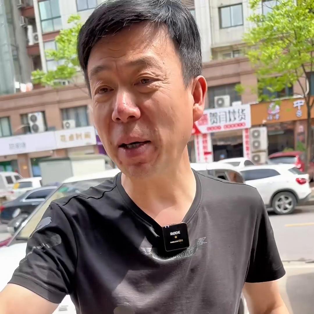 好车推荐30万到40万路虎极光,吃得苦中苦方能开路虎揽胜极光