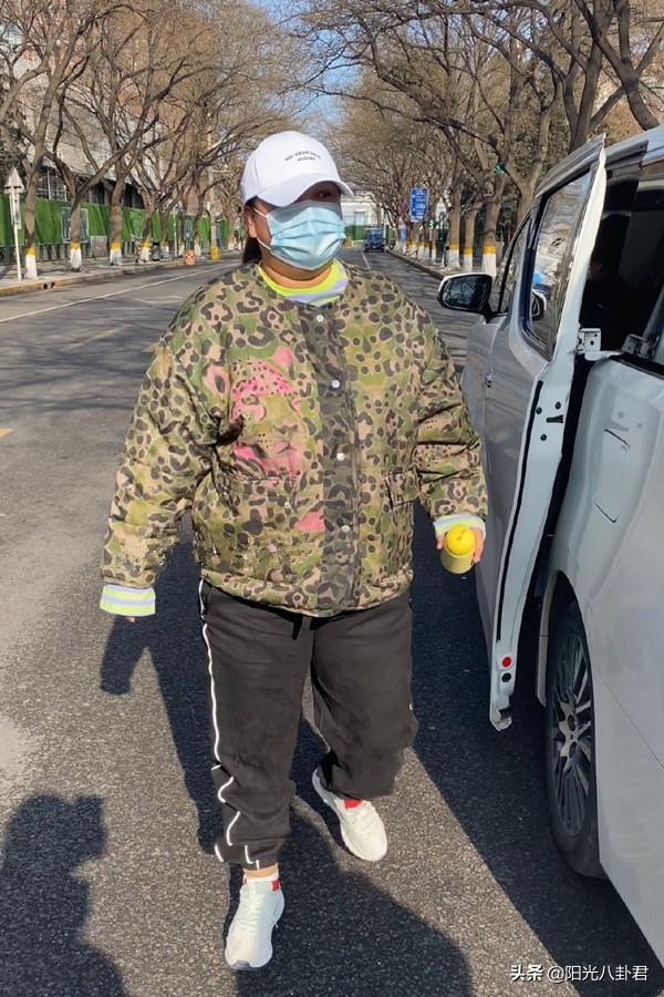 央视春晚第三次联排邓超,赵丽颖朱一龙现身春晚联排