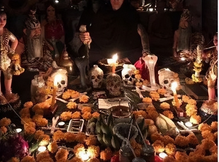 白富美找人给男朋友下了个假泰国降头，没想到当晚就被分手