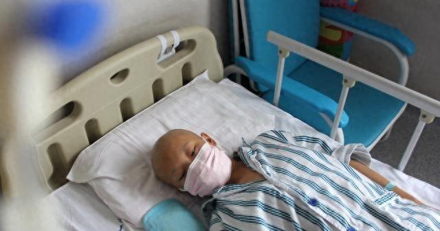 女子吃了20多次避孕药,女生第一次吃几粒避孕药