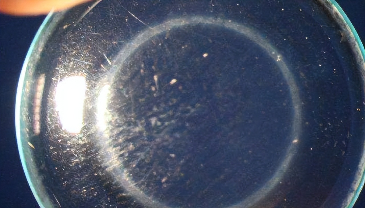 1000预算选镜片蔡司还是依视路,配镜片明月