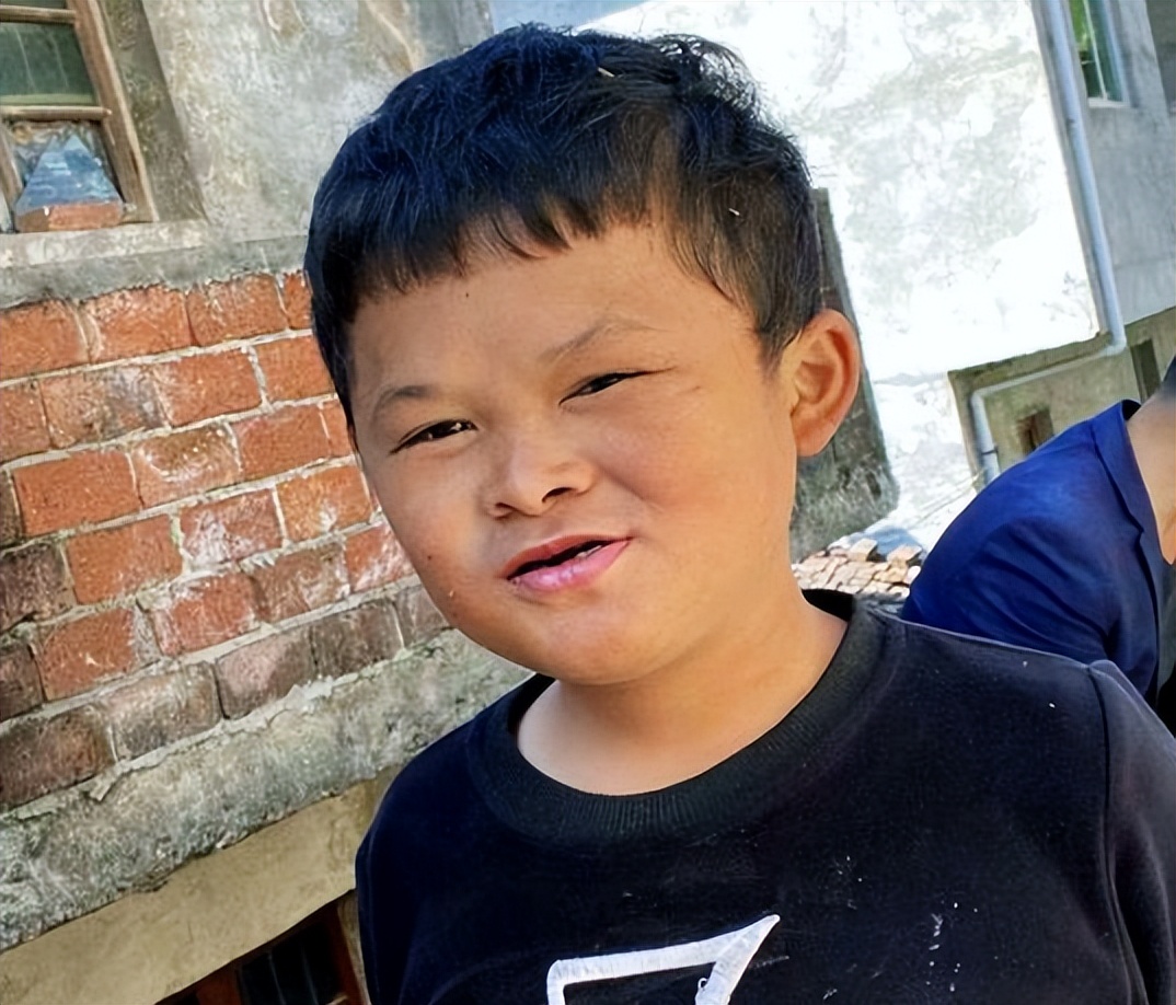 以前的小马云对比现在的小马云,小马云走红四年被抛弃