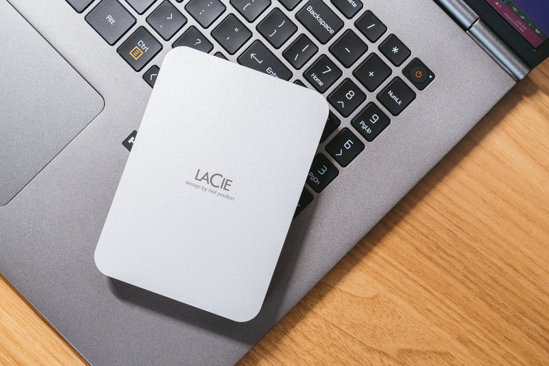 种草的翻包文化，好物实用至上：我的通勤实用主义EDC都有些啥？