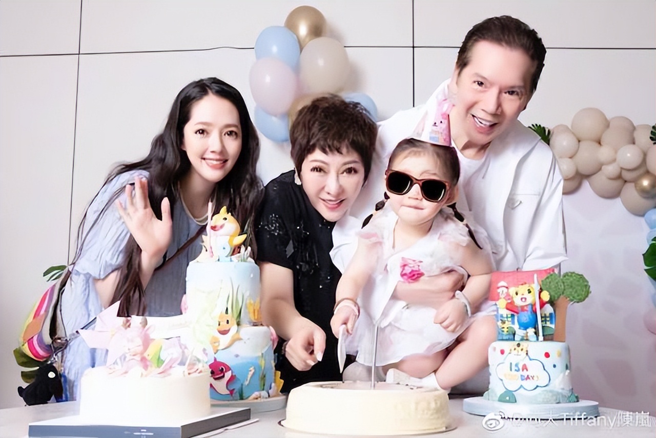 向太晒千万钻戒,向太钻石之星