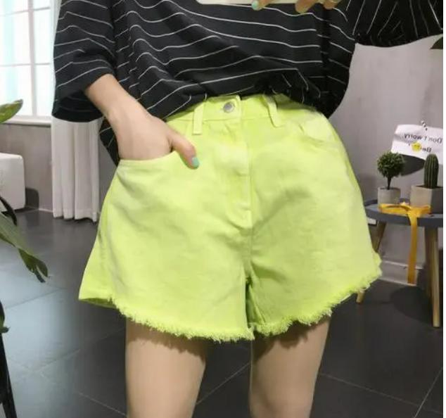 狮子座女生适合穿什么颜色的衣服,狮子座适合穿什么颜色的衣服女生