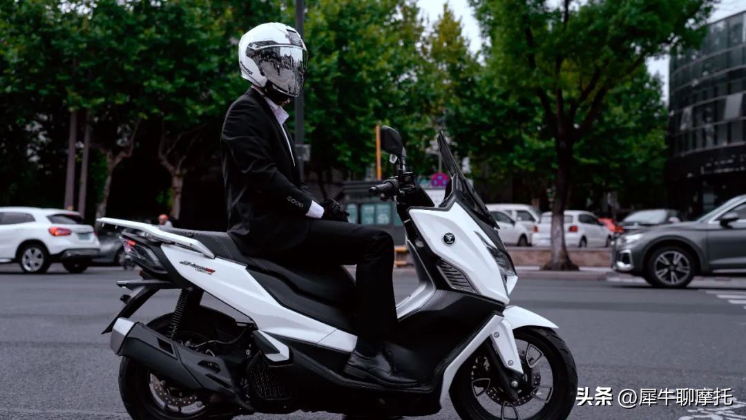 无极sr150gt新款水冷150cc踏板车,无极150gt试驾感受