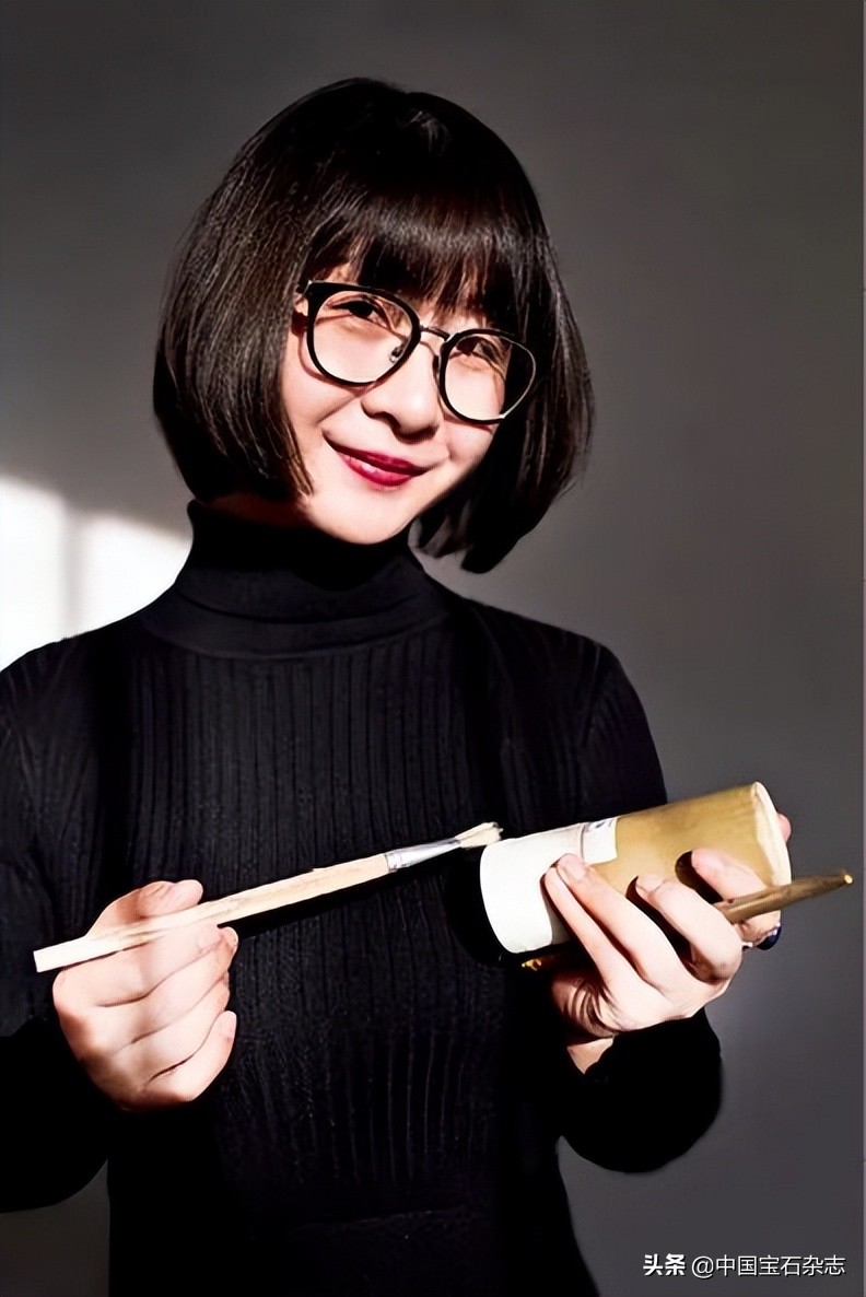 宝石微尘皆入笔湘女唐音写婵娟——观唐婵的工笔重彩绘画