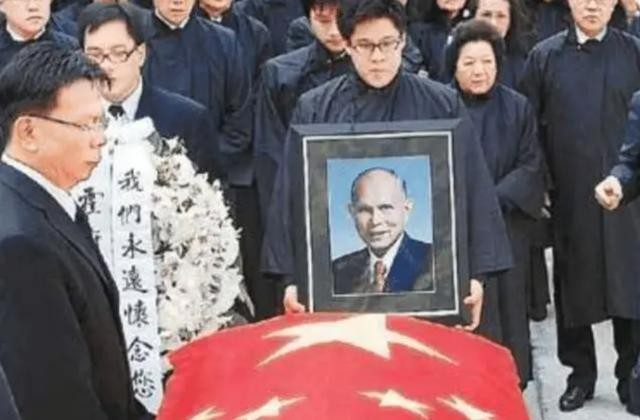 霍英东直接买车，英女王访华！