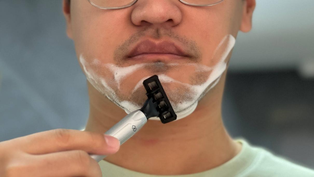 焕醒星洞小飞碟手动剃须刀：520送心仪男生好物！