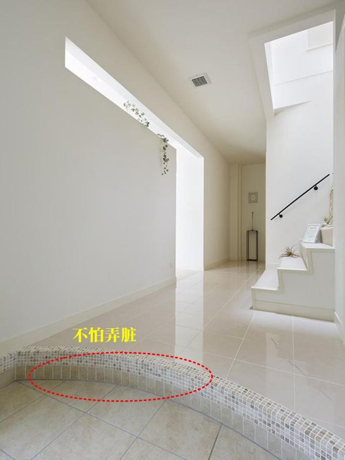 多亏朋友提醒，玄关下沉别忘了贴层马赛克砖！好处多到数不完
