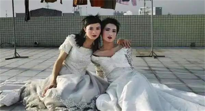 “变性人”李二毛：为爱变女人，被拍17年，41岁在出租屋悲惨离世