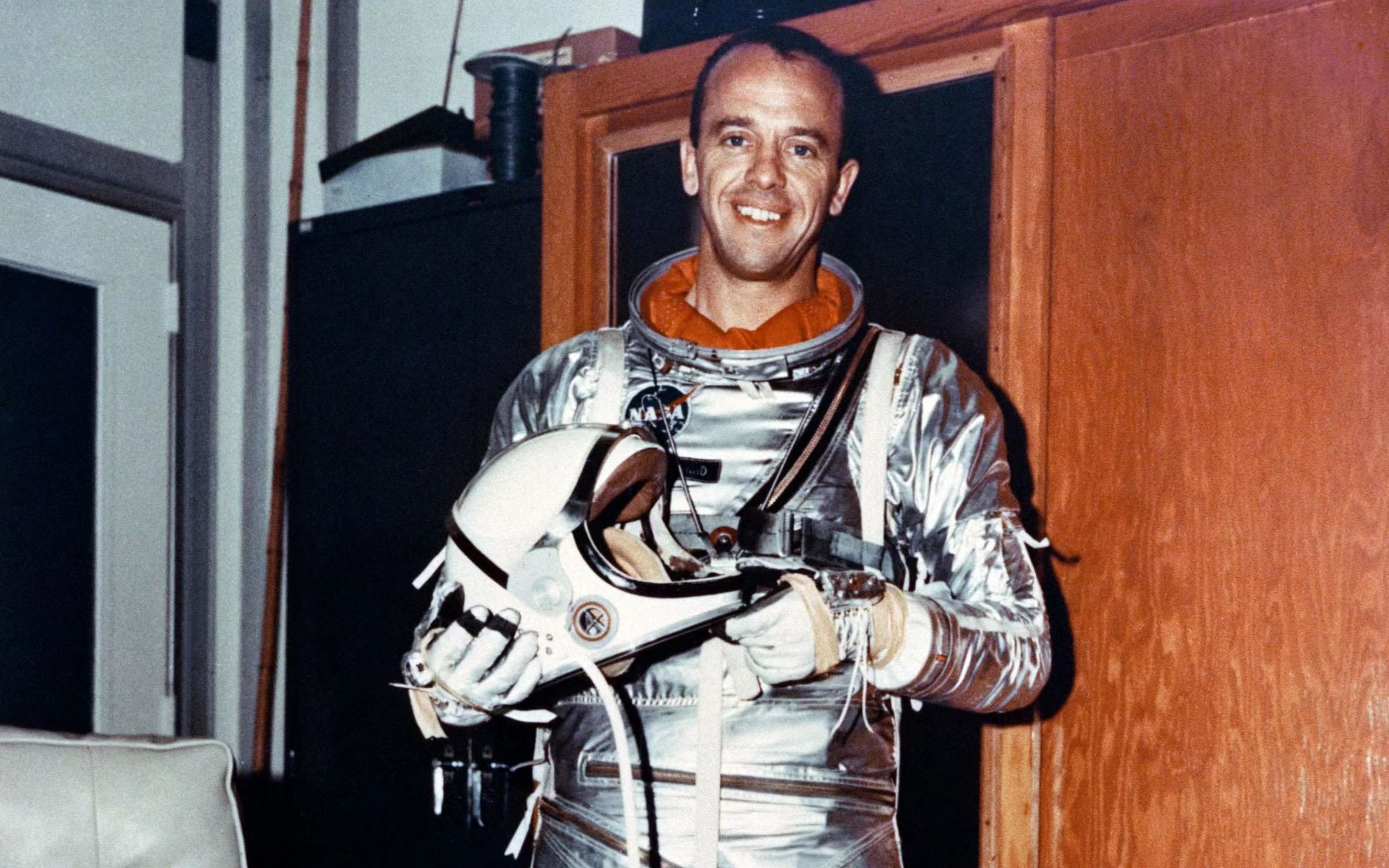 航天载人飞船飞天视频,载人飞船第一次飞天成功