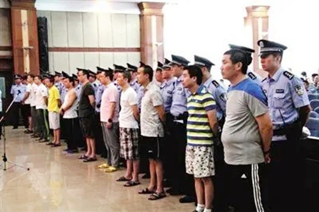 郑州皇家一号涉案警察,郑州皇家一号覆灭记片段