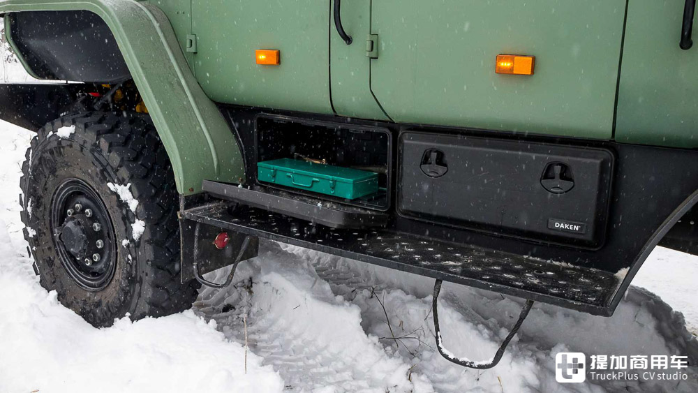 乌拉尔4320军用卡车穿越西伯利亚,遥控乌拉尔4320型6x6越野卡车