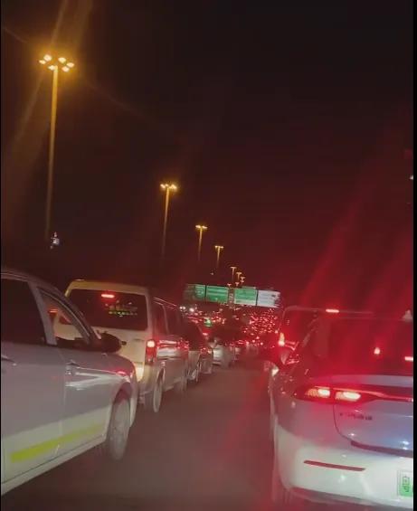 天河今晚冒出很多的士，发生什么？凌晨美国大战伊朗