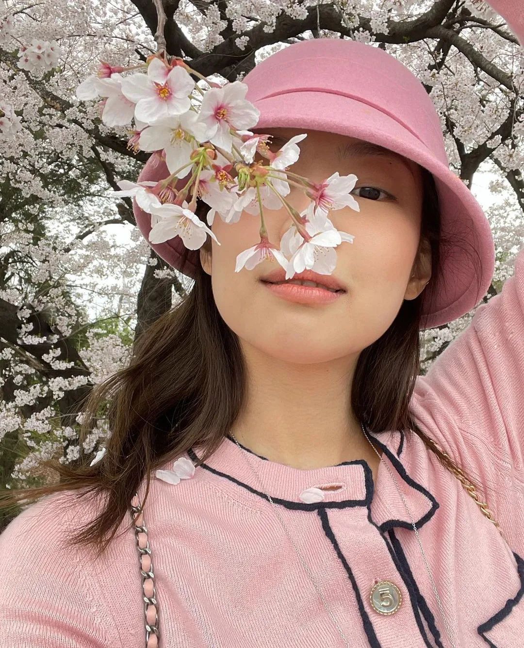 lisa最近同款粉色,lisamv绝美镜头粉色