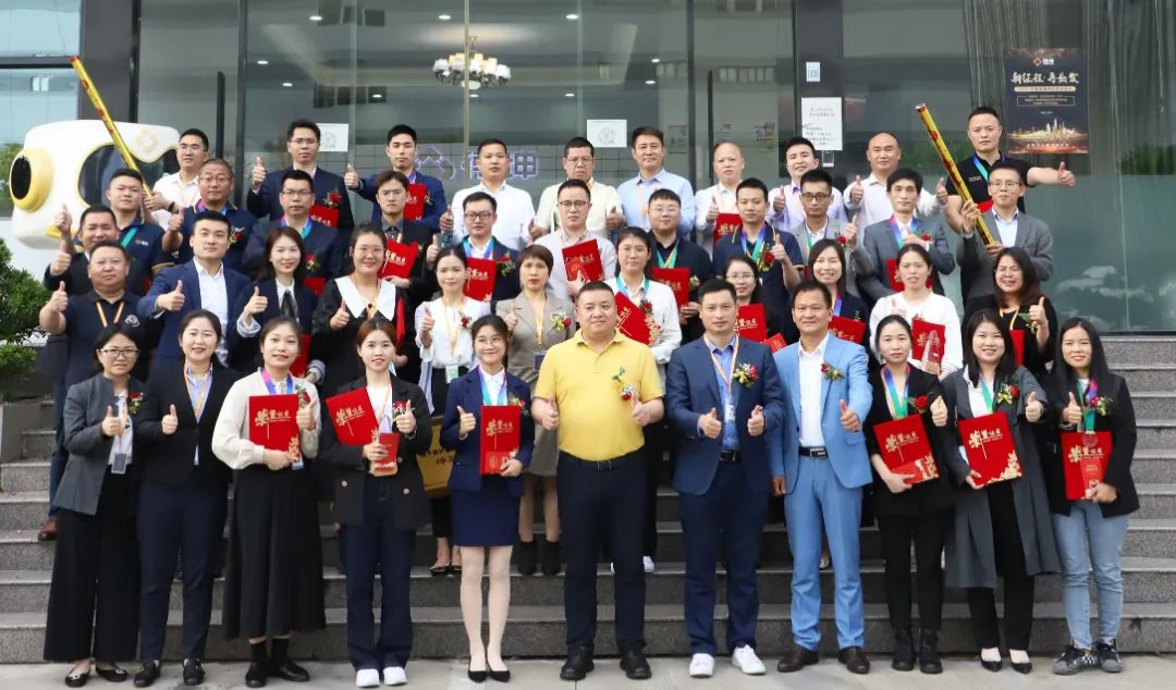 优秀的德坤人，你们的*途征**是星辰大海