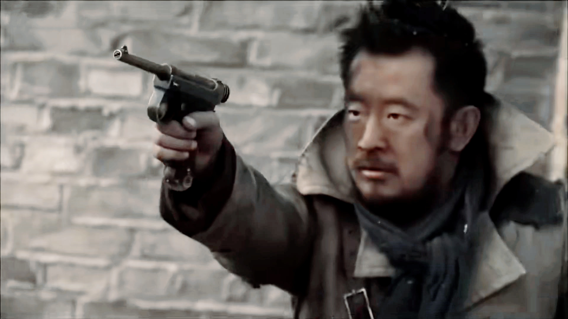 自杀都费劲的枪！日本手枪界的卧龙凤雏，南部十四式和他的兄弟