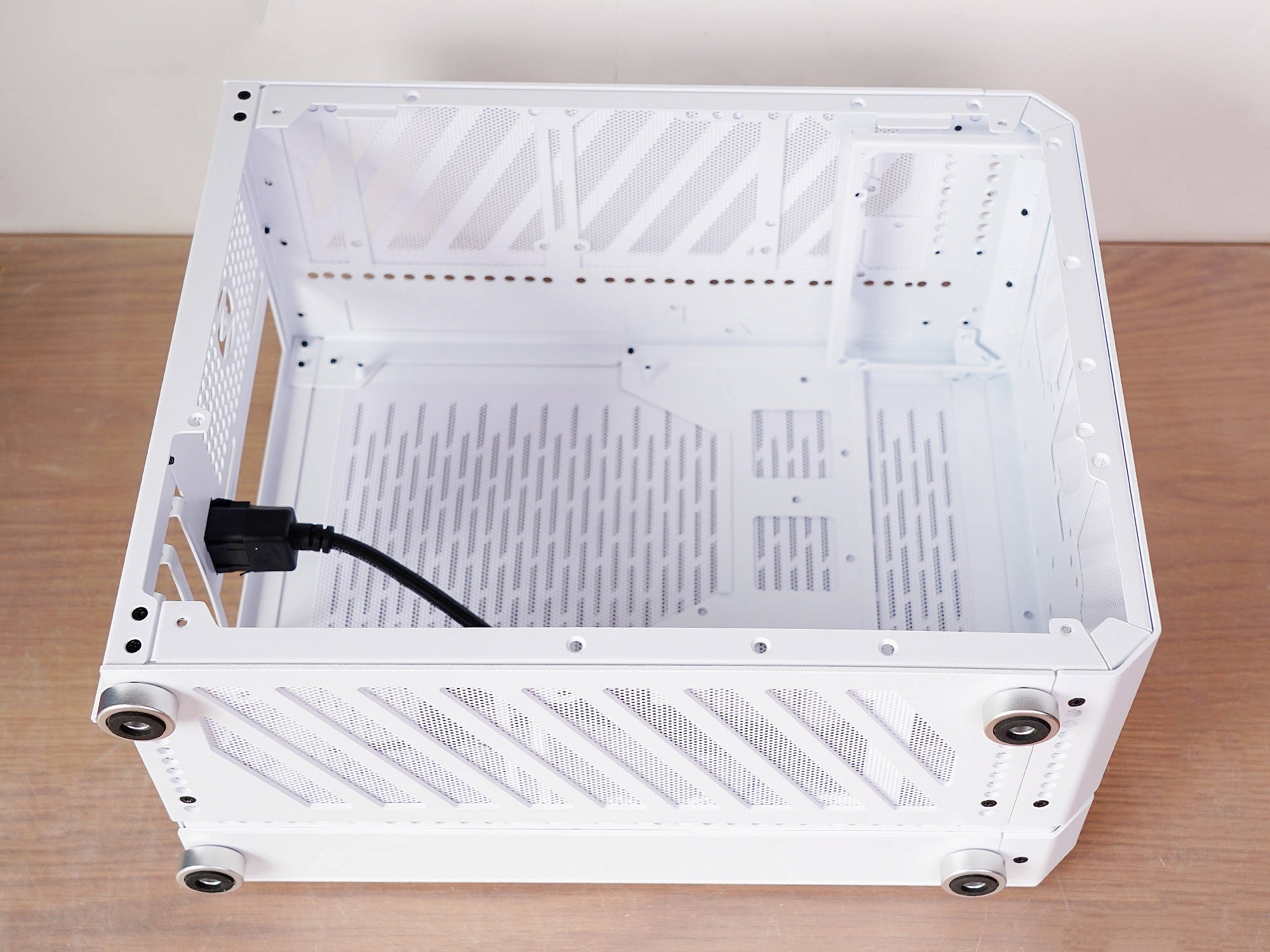 又小又白,12代3060tiitx主机推荐