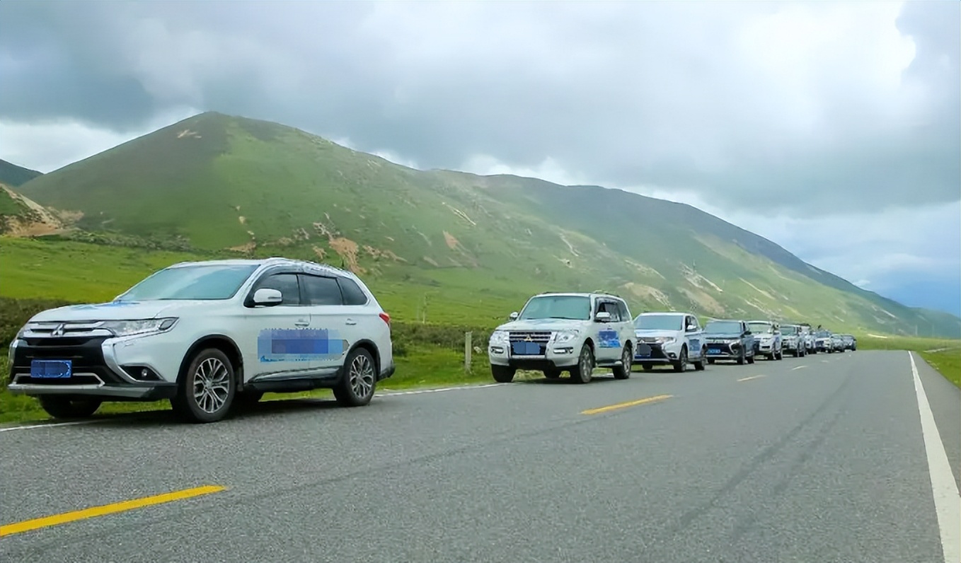 车爆胎怎么更换备胎,汽车前轮爆胎怎么更换备胎