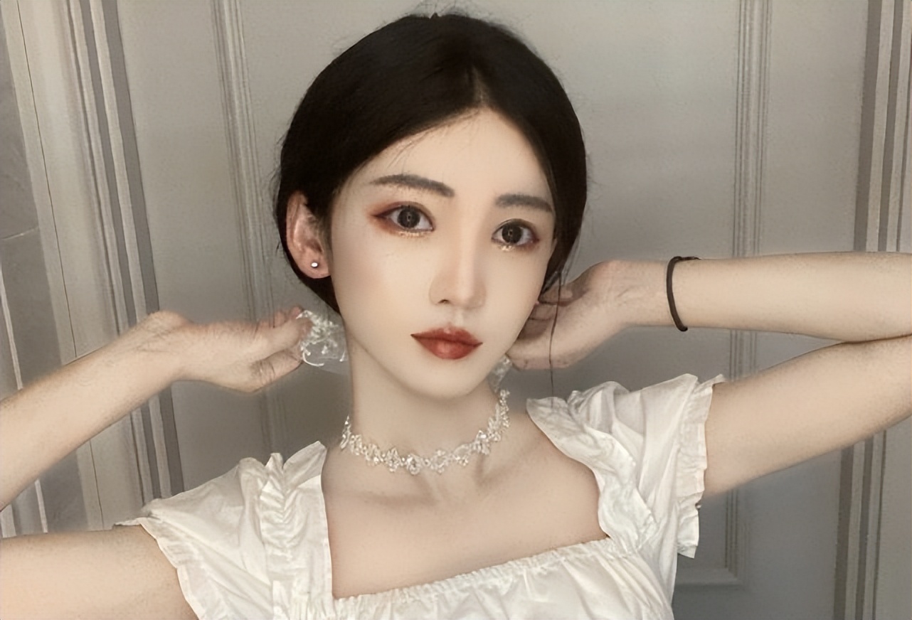 通过变性手术成为女人后街头采访,男网红宣布做完变性手术