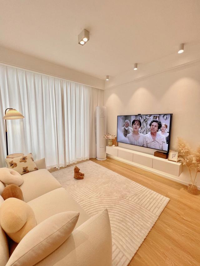 广州一女主的家，凭借“三无装修”走红网络，果然越简约越实用