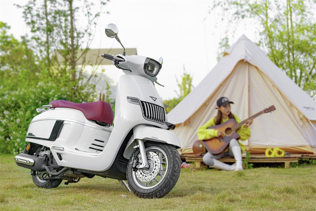 南方飞戈复古150踏板摩托车,新款复古踏板车150上市