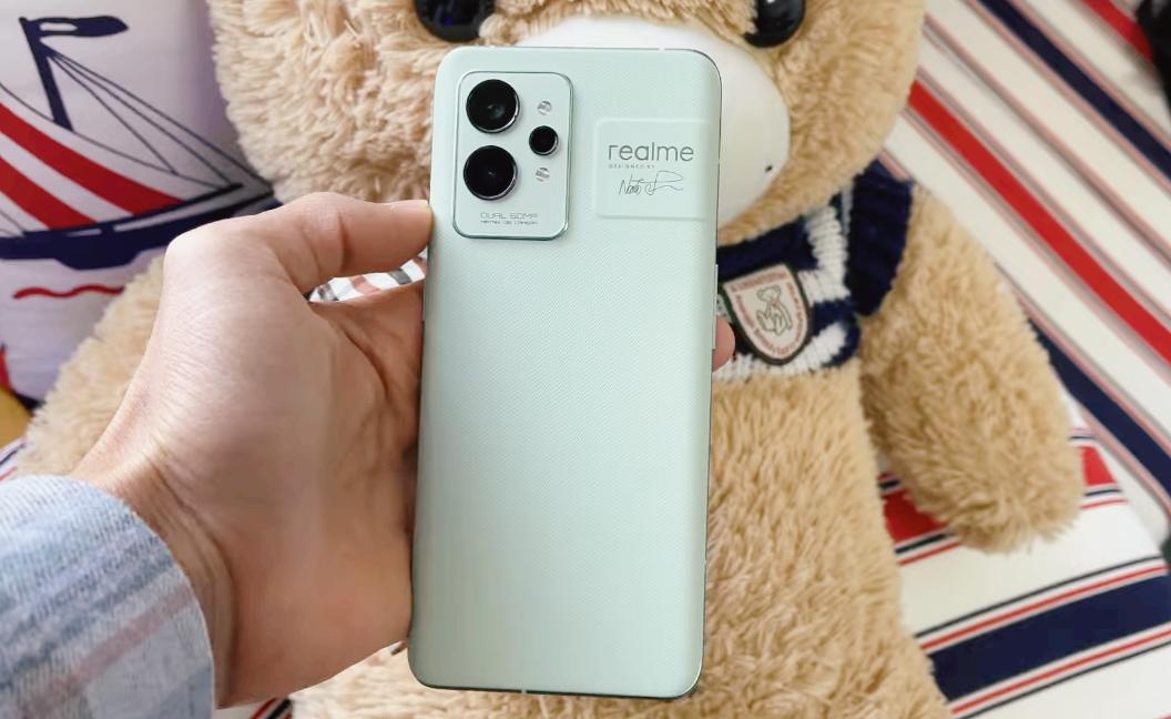 推荐一款性价比高点的旗舰机,三千左右的新手机哪款性价比高