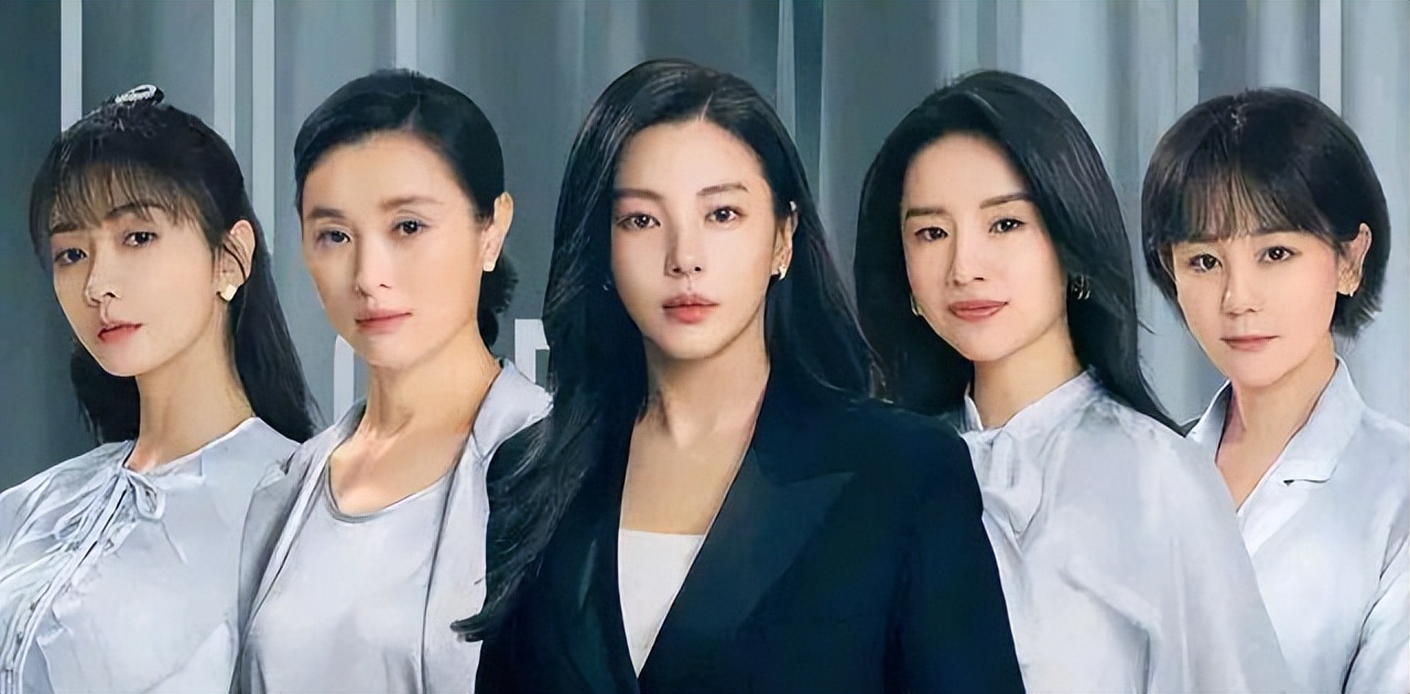 光鲜亮丽背后谁不是一地的鸡毛,光鲜亮丽的背后都是一地鸡毛