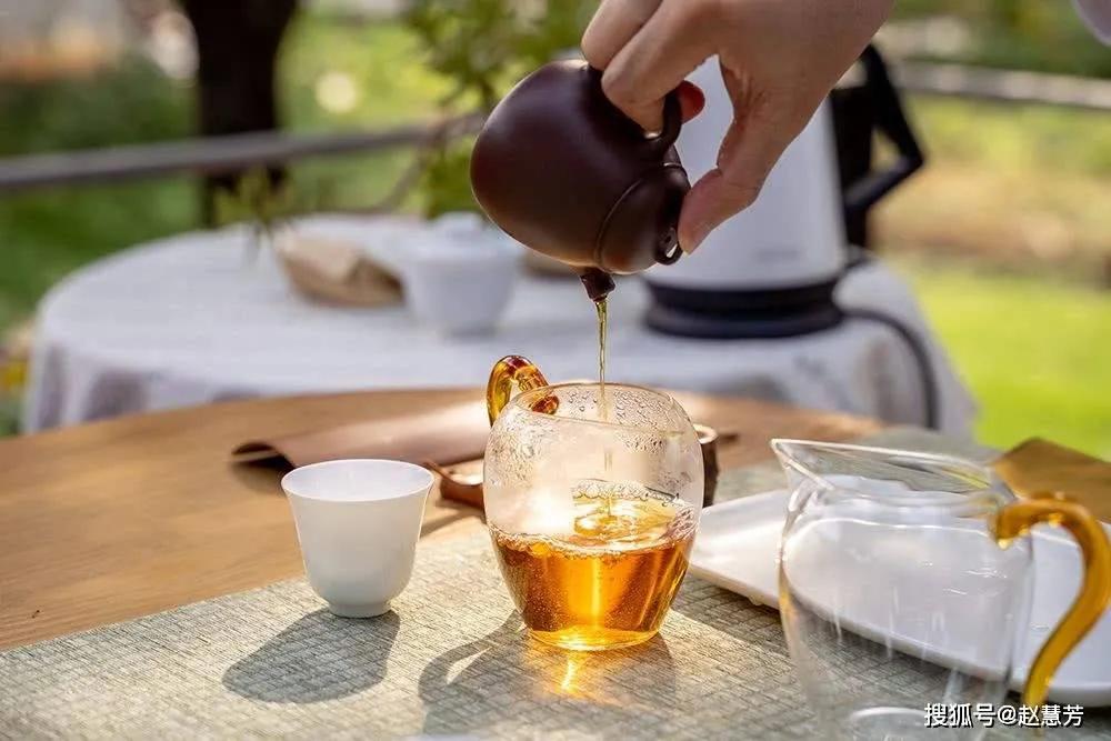 一书一茶一静谧一花一木一世界,一茶一书一静谧文案