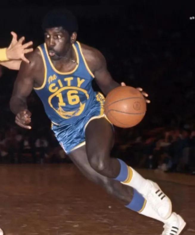 致敬传奇——盘点NBA各队退役球衣（勇士队）