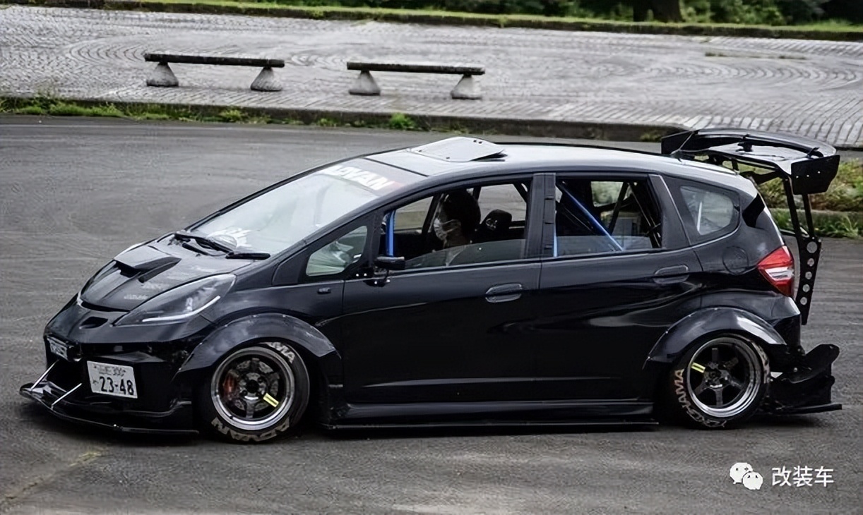 战斗范儿拉满的黑武士本田飞度GE和思域EG,兼顾素雅和张狂