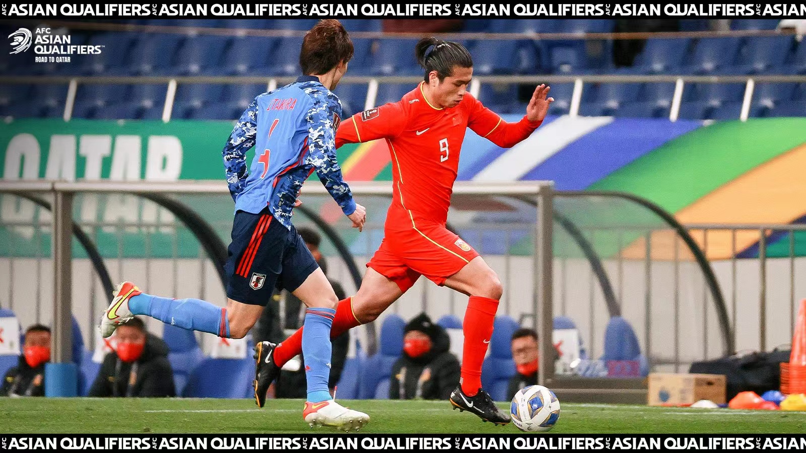 东亚四强赛中国3:3日本,京媒评0比7输日本