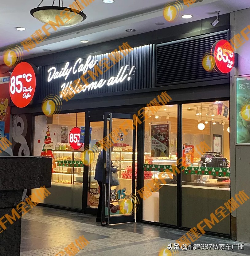 在福州知名糕点店吃出丝状物？顾客：恶心