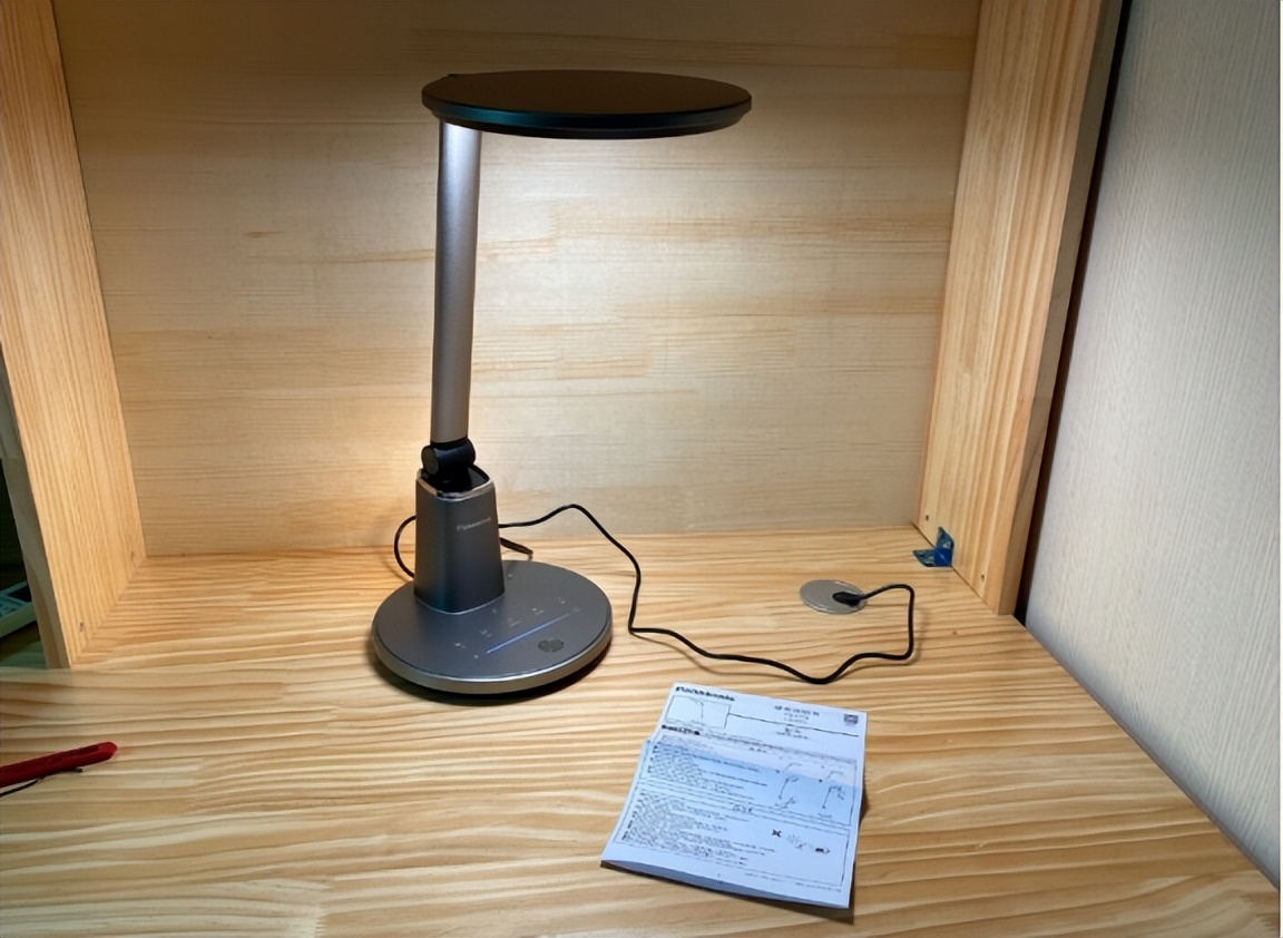 欧普可移式灯具led台灯2023最新款,久量dp-1040led双模折叠台灯