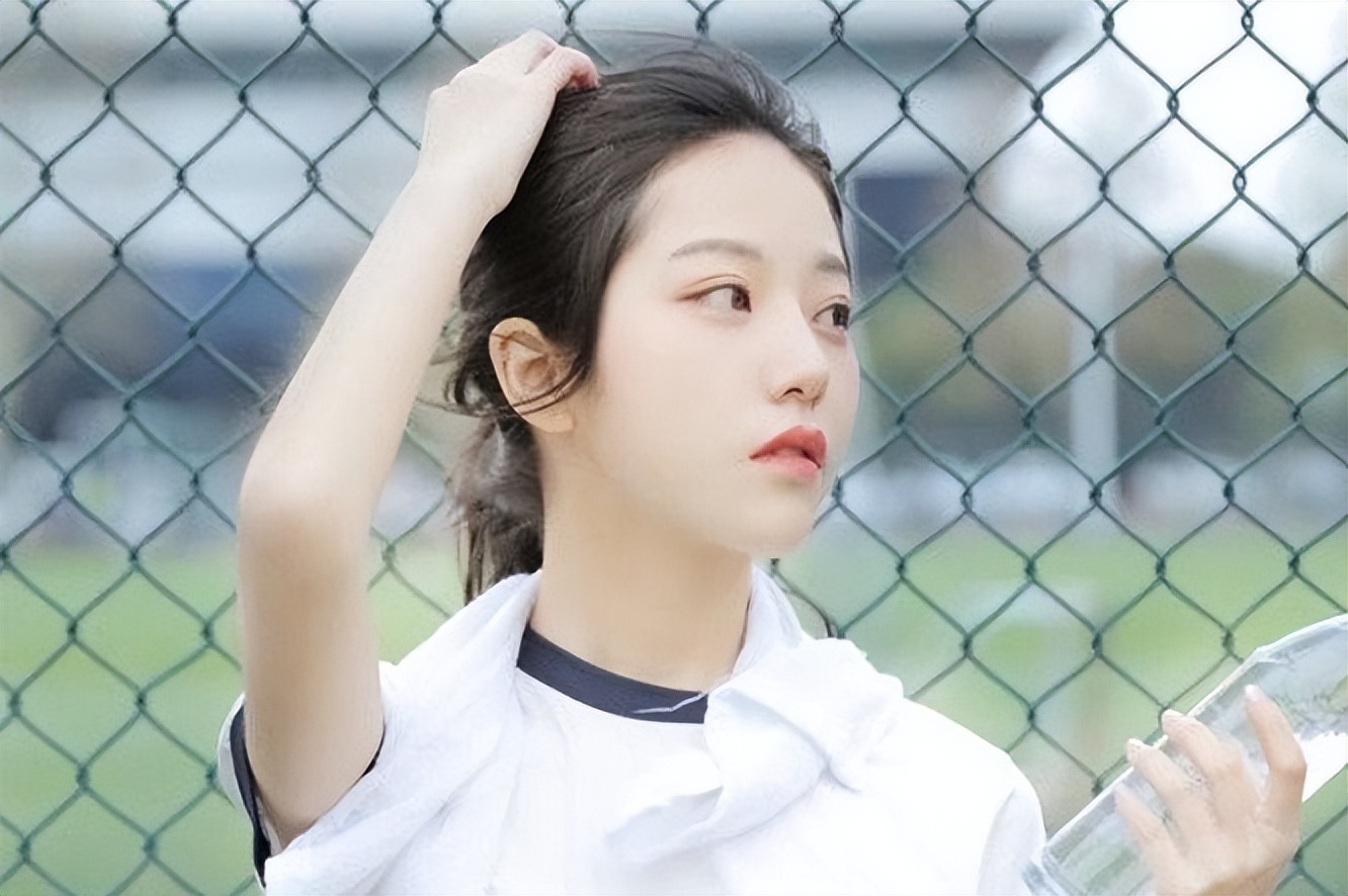 男女接吻时女生爱你的表现,热恋中情侣接吻小技巧