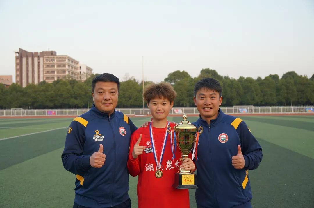 足球女孩,足球女孩实现梦想